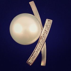 Gold and diamonds pendant